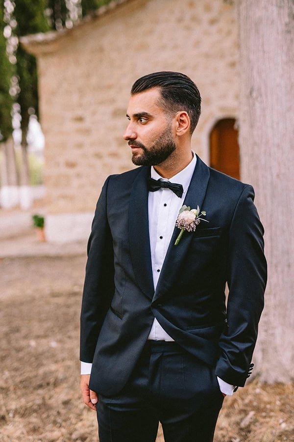 lovely-fall-wedding-hydrangeas-roses-light-shades_86x