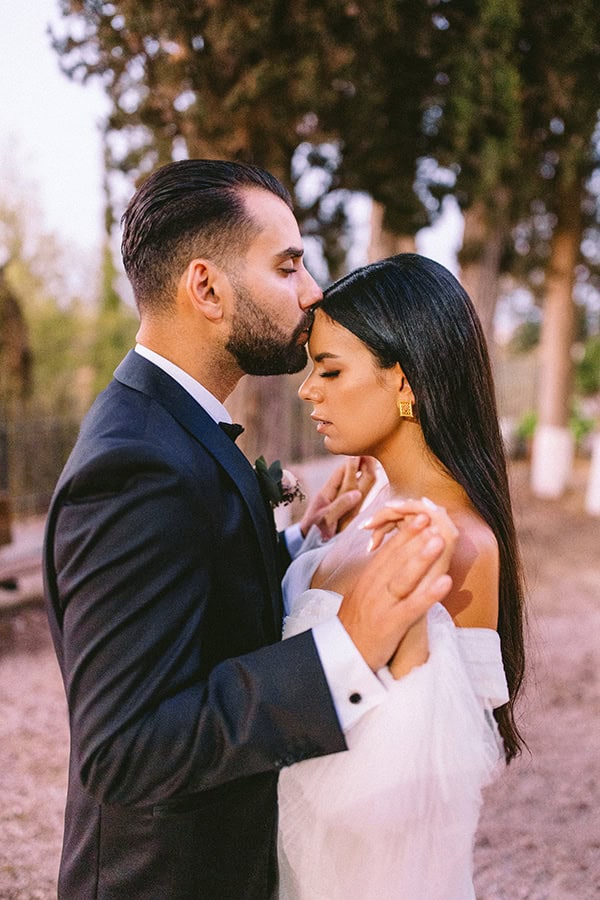 lovely-fall-wedding-hydrangeas-roses-light-shades_88