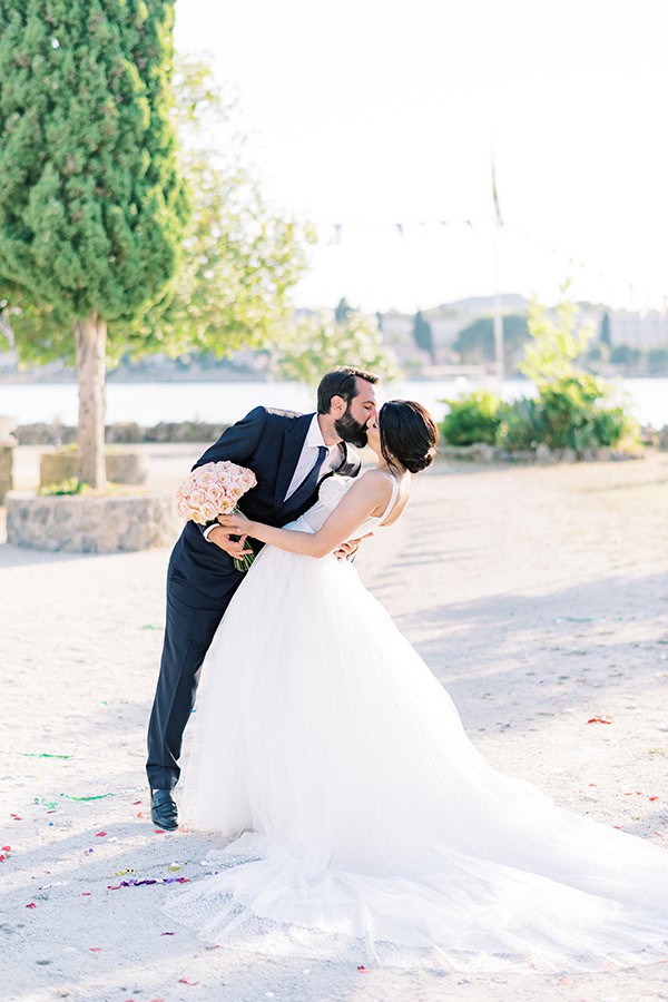 lovely-summer-wedding-corfu-romantic-florals-peach-light-blues-hues_04