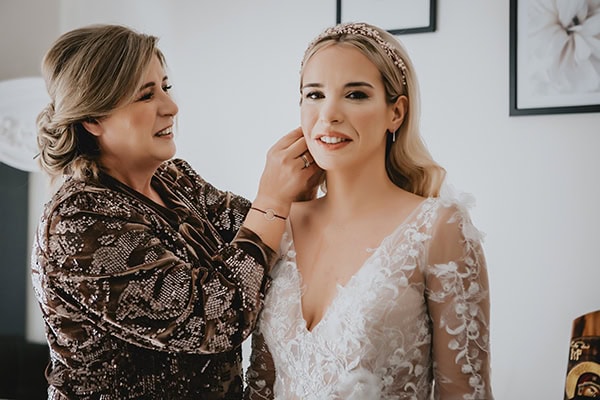 lovely-winter-wedding-kastoria-white-flowers_07