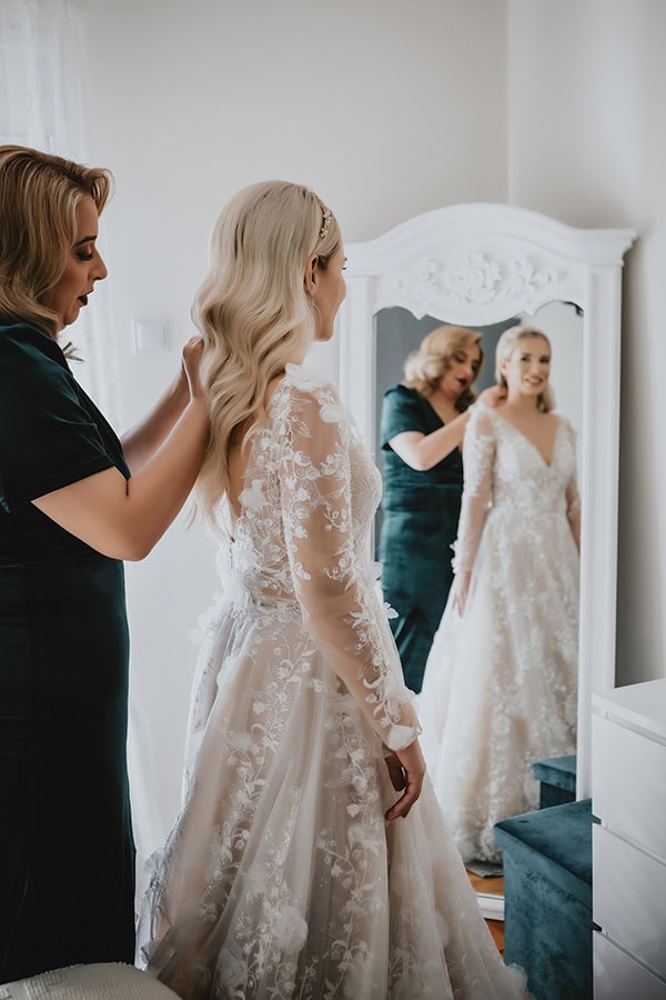 lovely-winter-wedding-kastoria-white-flowers_08
