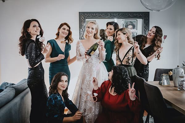 lovely-winter-wedding-kastoria-white-flowers_14