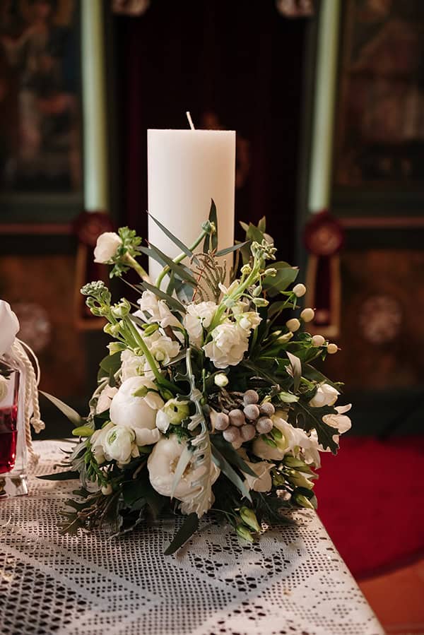 lovely-winter-wedding-kastoria-white-flowers_18x