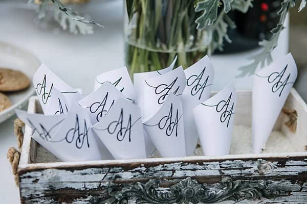 lovely-winter-wedding-kastoria-white-flowers_22