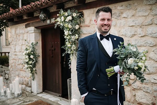 lovely-winter-wedding-kastoria-white-flowers_24