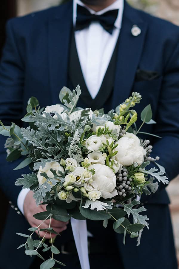 lovely-winter-wedding-kastoria-white-flowers_25