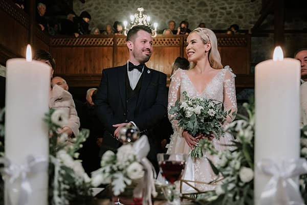 lovely-winter-wedding-kastoria-white-flowers_28