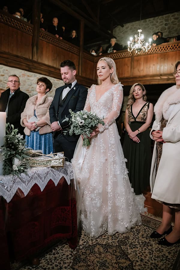 lovely-winter-wedding-kastoria-white-flowers_29