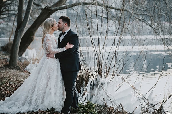 lovely-winter-wedding-kastoria-white-flowers_37x