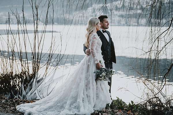 lovely-winter-wedding-kastoria-white-flowers_44