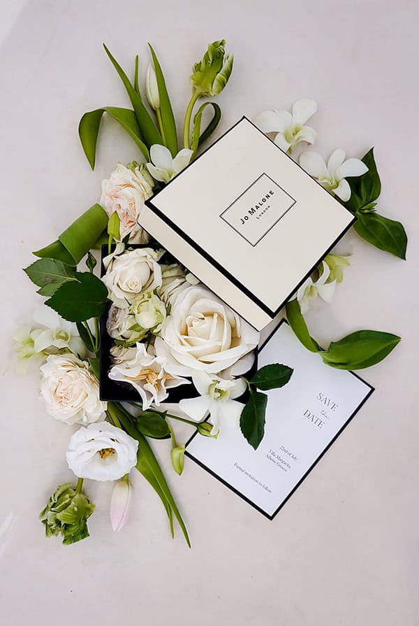 luxurious-styled-shoot-white-florals-gold-details_05