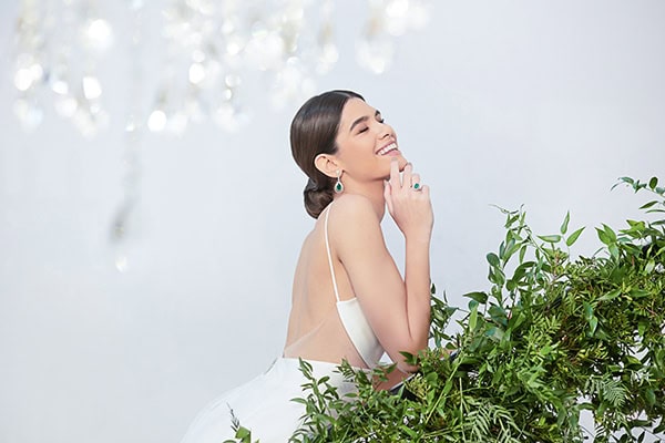 luxurious-styled-shoot-white-florals-gold-details_09