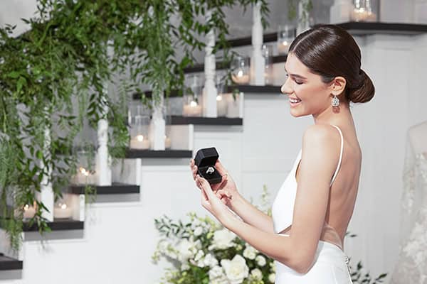 luxurious-styled-shoot-white-florals-gold-details_14