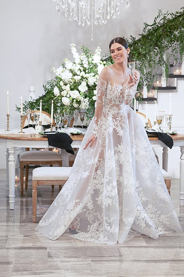 luxurious-styled-shoot-white-florals-gold-details_34x