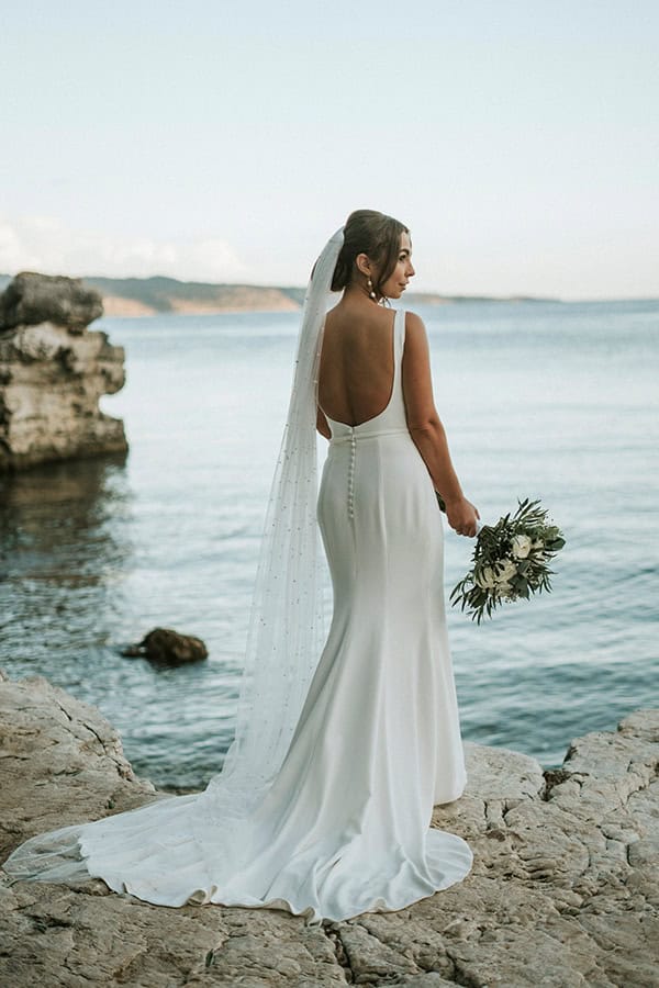 outdoor-summer-wedding-corfu-white-blooms-lush-olive-leaves_02x