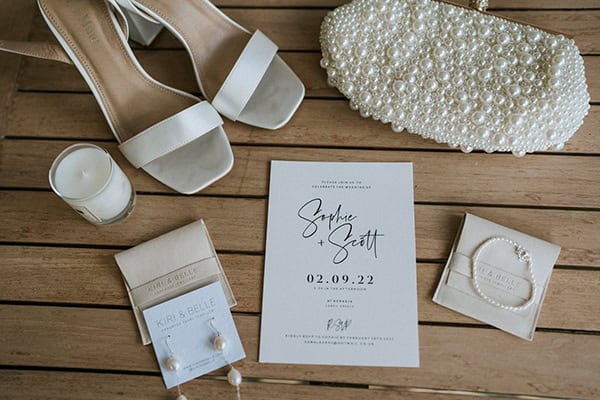 outdoor-summer-wedding-corfu-white-blooms-lush-olive-leaves_07