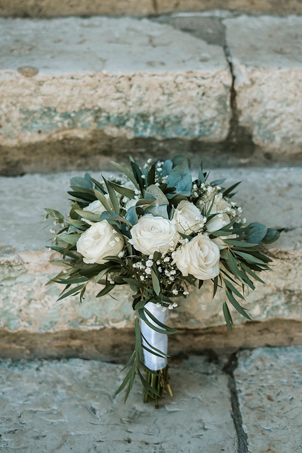 outdoor-summer-wedding-corfu-white-blooms-lush-olive-leaves_07x