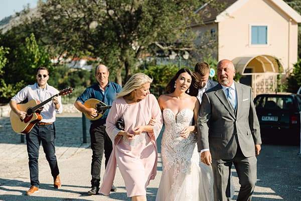 romantic-fall-wedding-kefalonia-eucalyptus-white-flowers_12