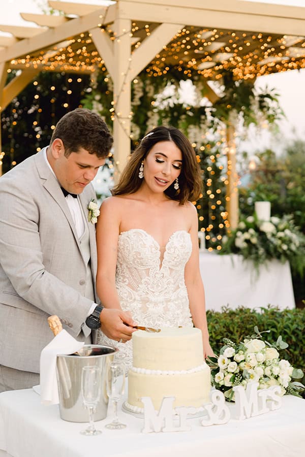romantic-fall-wedding-kefalonia-eucalyptus-white-flowers_27