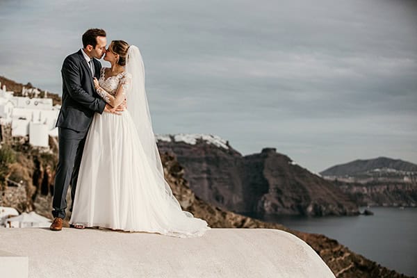 Υπέροχη next day φωτογράφιση με φόντο τις καταγάλανες παραλίες της μαγευτική Σαντορίνης │ Ελένη & Αλέξανδρος