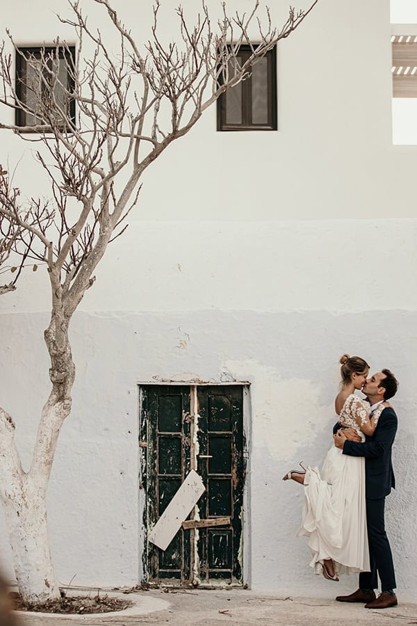 romantic-next-day-shoot-backdrops-santorini-island-beaches_03x