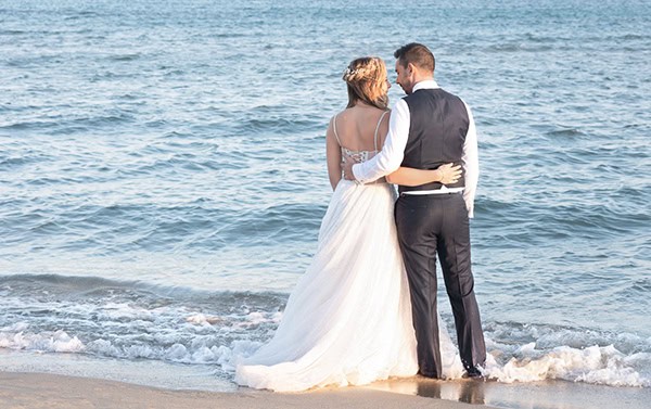 romantic-summer-wedding-athens-roses-orchids_06