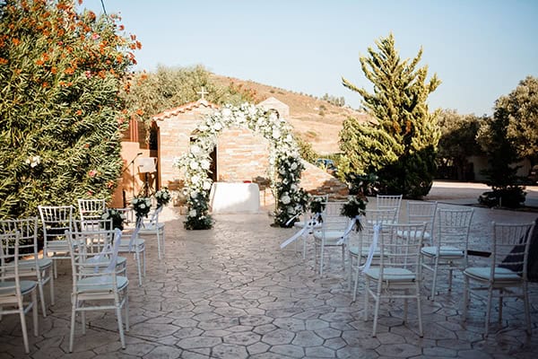 romantic-summer-wedding-athens-white-hydrangeas-lush-greenery_10x