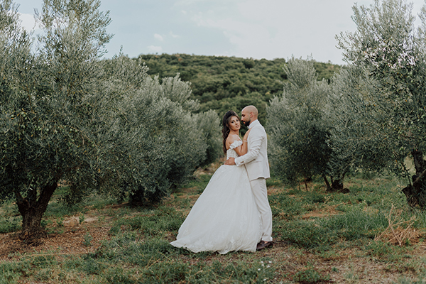 seaside-summer-wedding-kavala-olive-leaves-florals-paste-hues_03