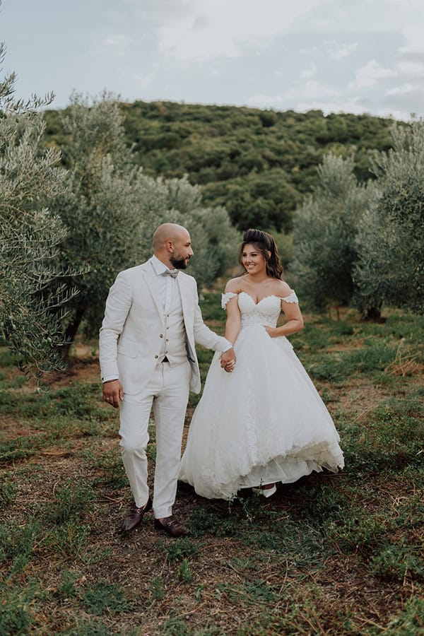 seaside-summer-wedding-kavala-olive-leaves-florals-paste-hues_04