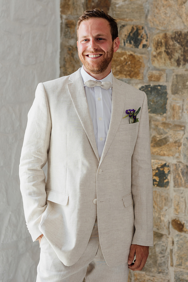 simply-chic-wedding-naxos-white-roses-olive-leaves_08