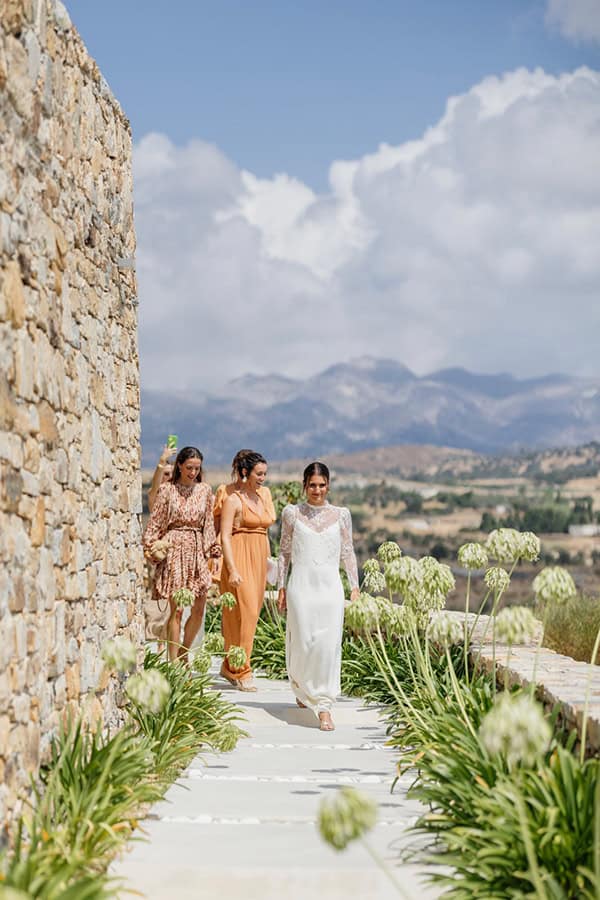 simply-chic-wedding-naxos-white-roses-olive-leaves_10x