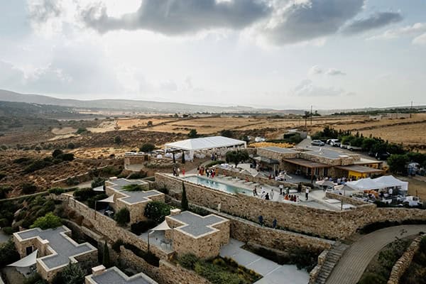 simply-chic-wedding-naxos-white-roses-olive-leaves_17z