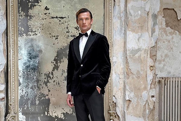 Μοναδικά γαμπριάτικα κοστούμια από την stylish συλλογή του Vardas