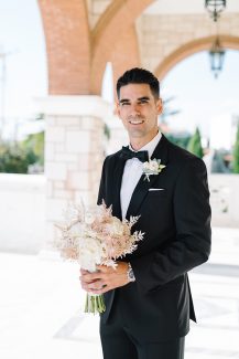 Ρομαντικό νυφικό μπουκέτο από παιώνιες και αστίλβη