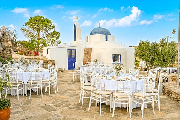 Εκκλησάκι στο the Secret View στην Πάρο