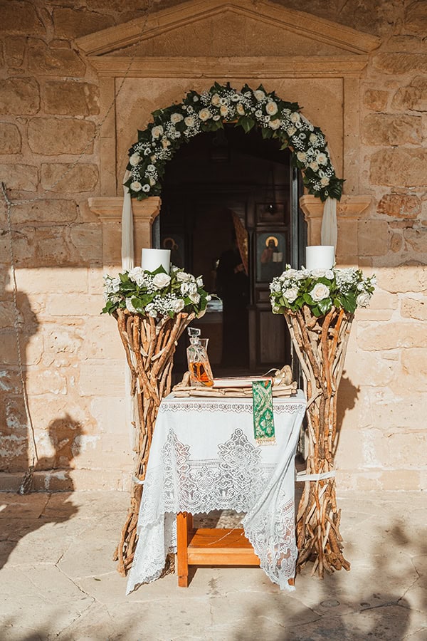 Ρουστίκ διακόσμηση γαμήλιας λαμπάδας με θαλασσόξυλα