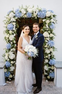 Totally romantic λουλουδένια αψίδα με ορτανσίες και λυσίανθο Totally romantic λουλουδένια αψίδα με ορτανσίες και λυσίανθο