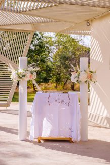 Μποέμ στολισμός λαμπάδας γάμου με pampas grass και ορτανσίες Μποέμ στολισμός λαμπάδας γάμου με pampas grass και ορτανσίες