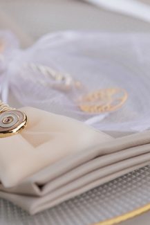 Όμορφη μπομπονιέρα γάμου σε ιβουαρ απόχρωση