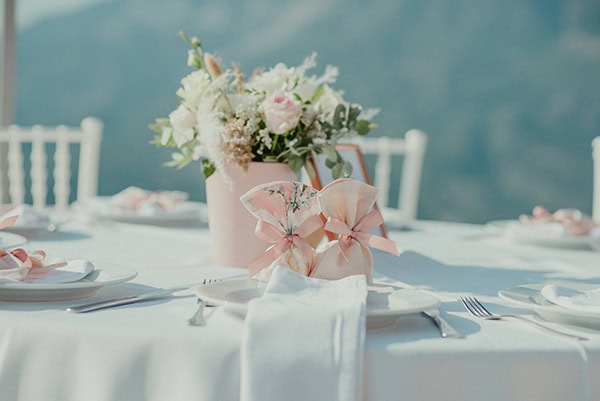 Floral μπομπονιέρες γάμου σε ροζ πουγκί Floral μπομπονιέρες γάμου σε ροζ πουγκί