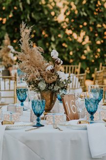 Rustic διακόσμηση τραπεζιών δεξίωσης με αποξηραμένα λουλούδια