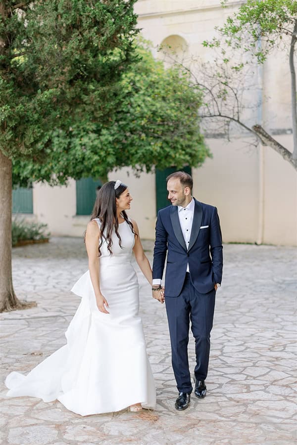 all-time-classic-summer-wedding-corfu-white-roses-lisianthus_01x