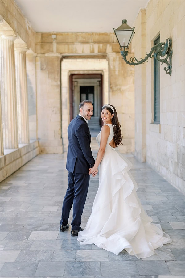 all-time-classic-summer-wedding-corfu-white-roses-lisianthus_08