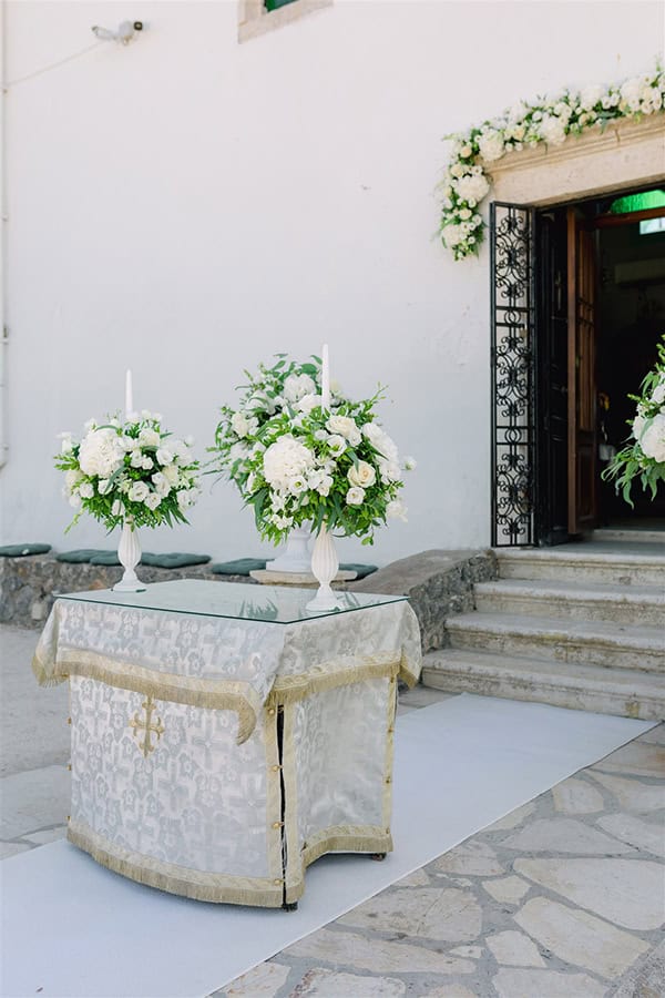 all-time-classic-summer-wedding-corfu-white-roses-lisianthus_19