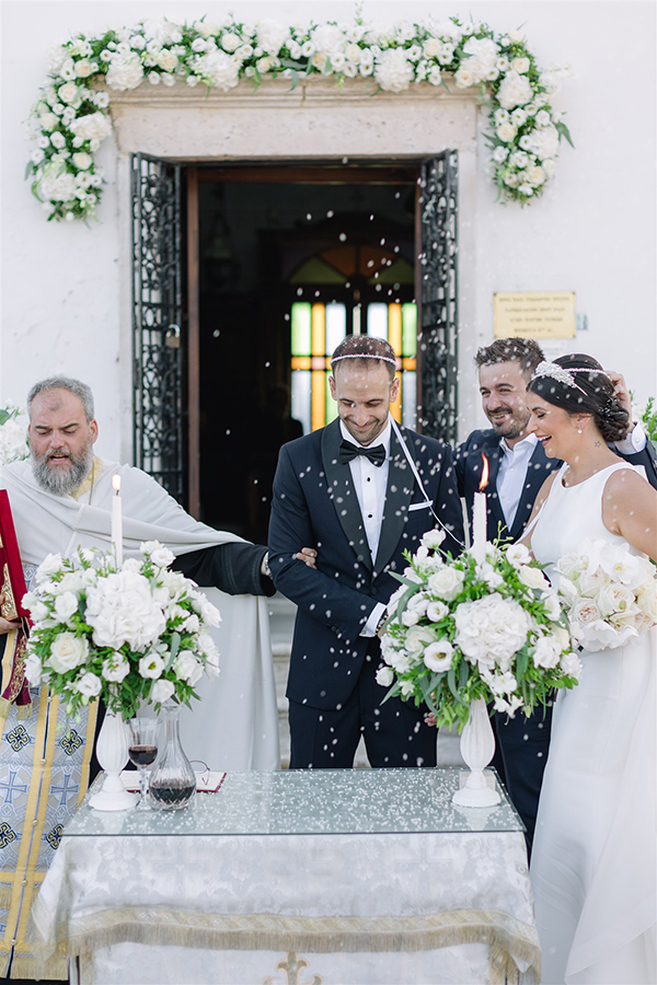 all-time-classic-summer-wedding-corfu-white-roses-lisianthus_29