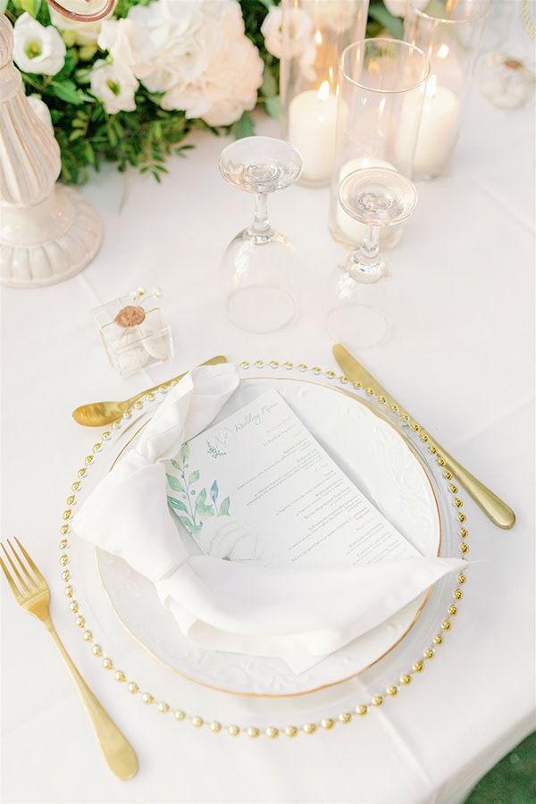 all-time-classic-summer-wedding-corfu-white-roses-lisianthus_37