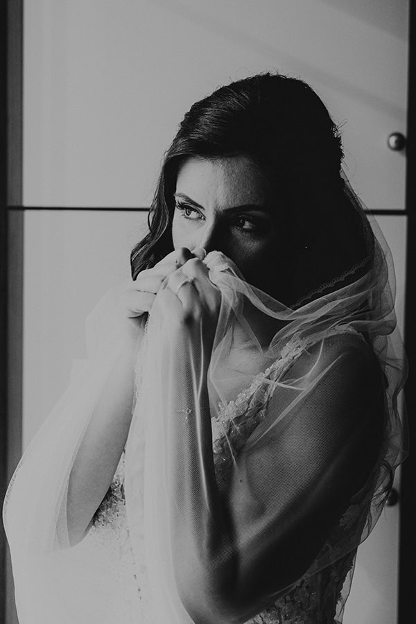 beautiful-summer-wedding-athens-roses-peach-white-hues_09x