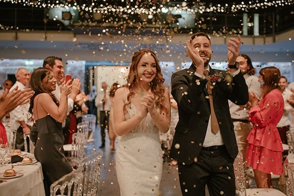 Υπέροχος καλοκαιρινός γάμος στη Λευκωσία με κόκκινα χρυσάνθεμα και λευκά τριαντάφυλλα │ Νάσια & Γιώργος