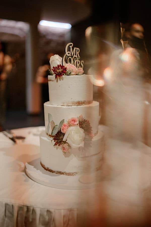 beautiful-summer-wedding-nicosia-red-chrysanthemum-white-roses_20