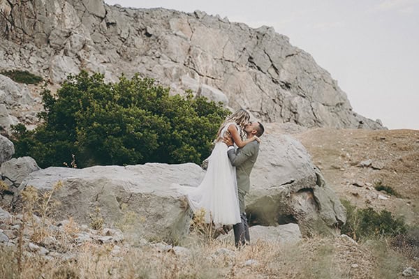 beautiful-summer-wedding-patra-pastel-roses-pampas-grass_03x
